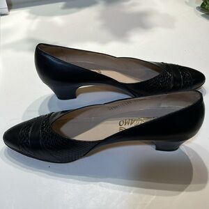Salvatore Ferragamo Women's Black Leather Shoes size 9 AA, narrow.